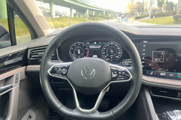 Used Volkswagen Touareg 2022 3.0 TSI Luxury Edition Black Diamond Sport Package Interior 13