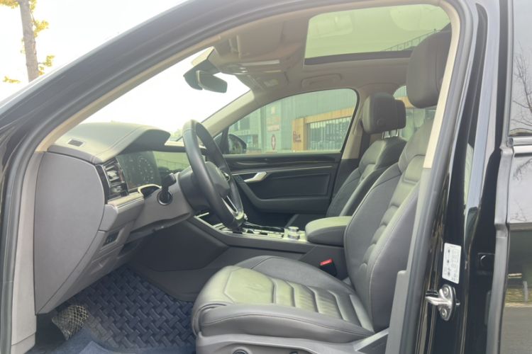 Used Volkswagen Touareg 2022 3.0 TSI Luxury Edition Black Diamond Sport Package Interior 15