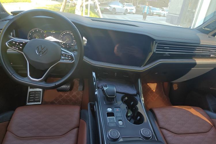 Used Volkswagen Touareg 2022 3.0 TSI Prestige Edition Interior 2