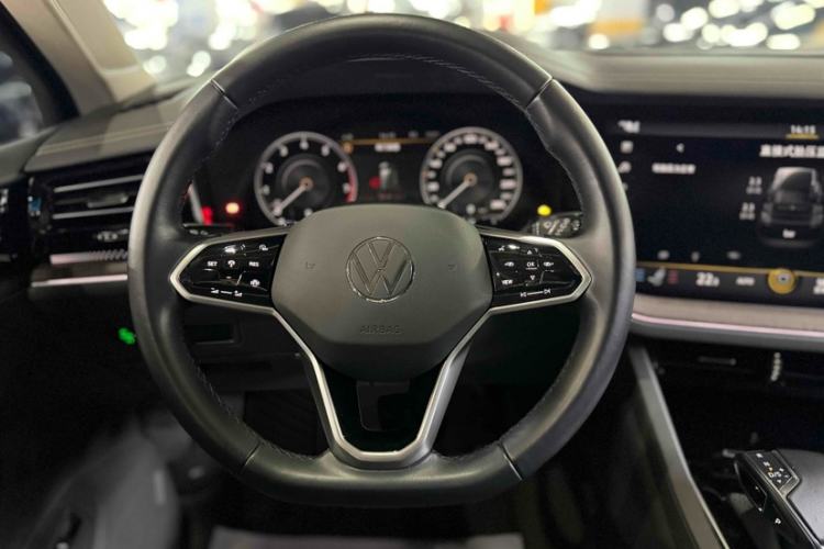 Used Volkswagen Touareg 2022 3.0 TSI Luxury Edition Black Diamond Sport Package Interior 2