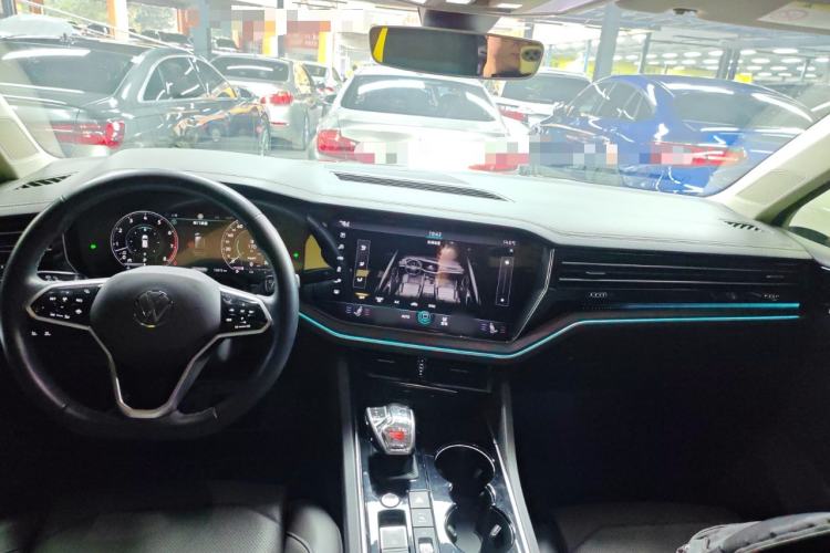 Used Volkswagen Touareg 2022 3.0 TSI Luxury Edition Black Diamond Sport Package Interior 2