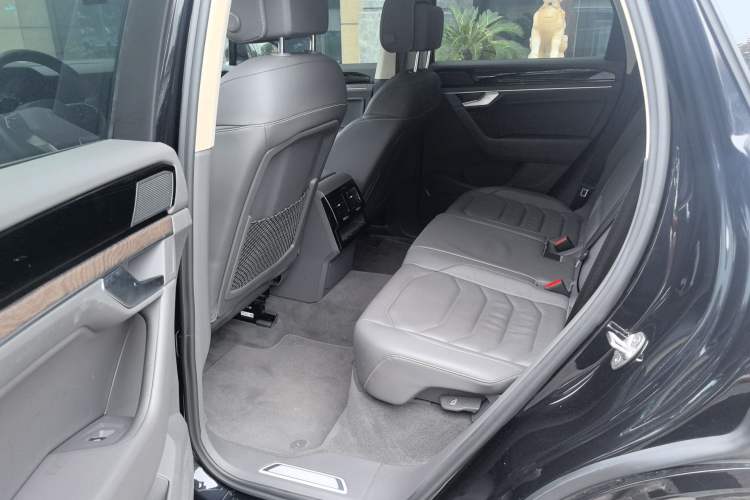 Used Volkswagen Touareg 2022 3.0 TSI Prestige Edition Classic Sport Package Interior 2