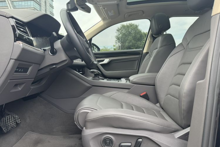 Used Volkswagen Touareg 2022 2.0 TSI RuiShang Edition Interior 2