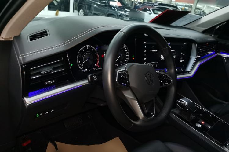 Used Volkswagen Touareg 2022 3.0 TSI Luxury Edition Black Diamond Sport Package Interior 2
