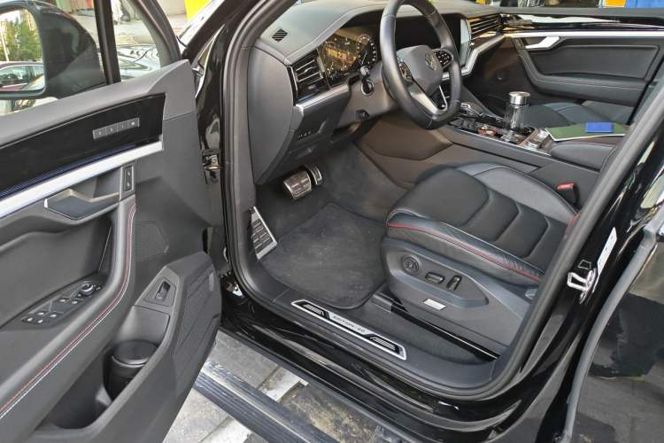 Used Volkswagen Touareg 2022 3.0 TSI Prestige 20th Anniversary Special Edition Interior 3