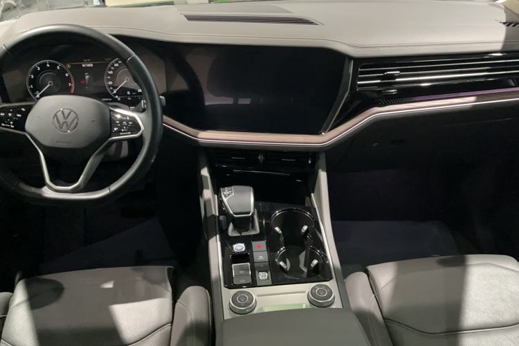 Used Volkswagen Touareg 2022 3.0 TSI Luxury Edition Black Diamond Sport Package Interior 3