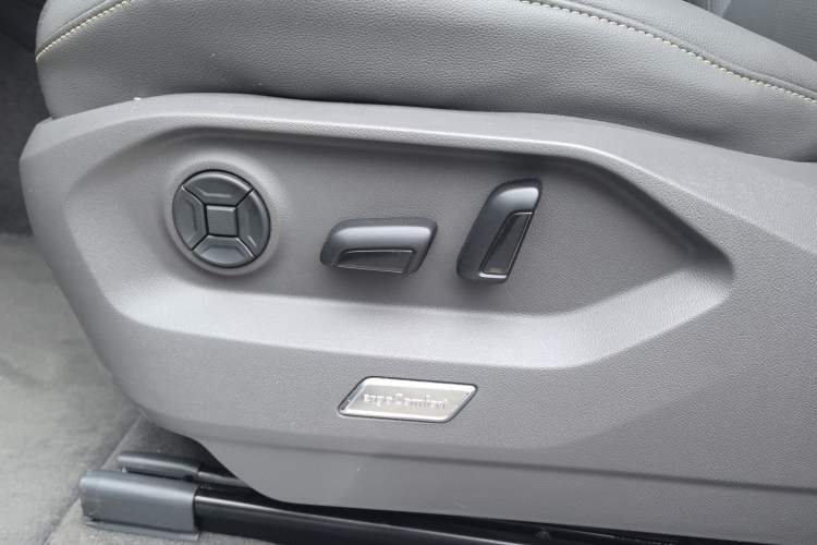 Used Volkswagen Touareg 2022 3.0 TSI Prestige Edition Classic Sport Package Interior 3