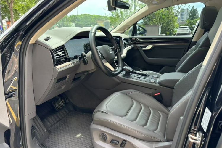 Used Volkswagen Touareg 2022 2.0 TSI RuiShang Edition Interior 3