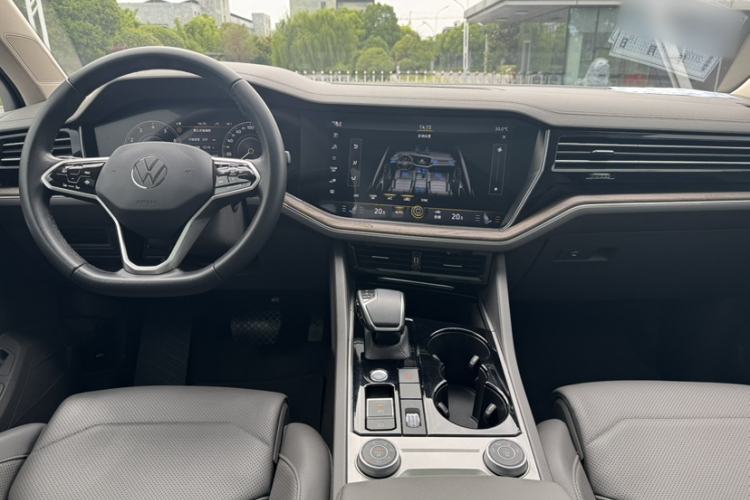 Used Volkswagen Touareg 2022 2.0 TSI RuiShang Edition Interior 3