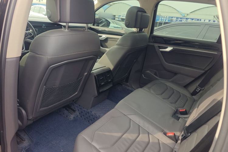 Used Volkswagen Touareg 2022 3.0 TSI Luxury Edition Black Diamond Sport Package Interior 4