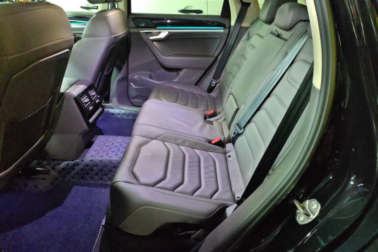 Used Volkswagen Touareg 2022 3.0 TSI Luxury Edition Black Diamond Sport Package Interior 4