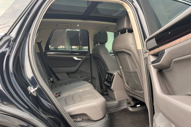 Used Volkswagen Touareg 2022 3.0 TSI Prestige Edition Classic Sport Package Interior 4