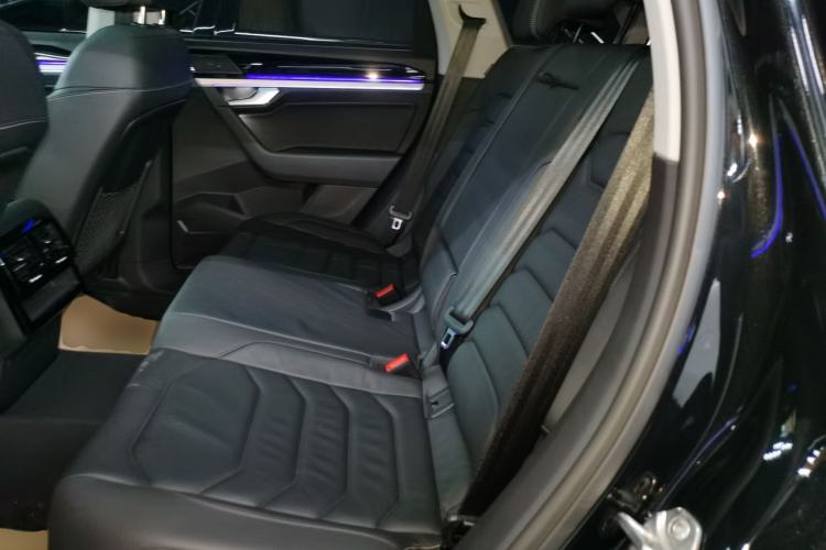 Used Volkswagen Touareg 2022 3.0 TSI Luxury Edition Black Diamond Sport Package Interior 4