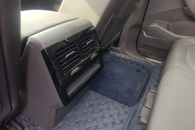 Used Volkswagen Touareg 2022 3.0 TSI Luxury Edition Black Diamond Sport Package Interior 5