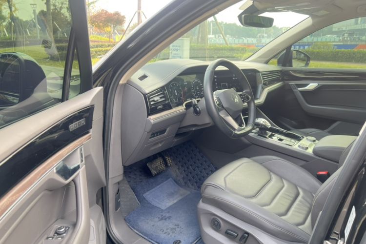 Used Volkswagen Touareg 2022 3.0 TSI Luxury Edition Black Diamond Sport Package Interior 5