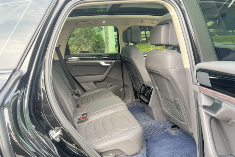Used Volkswagen Touareg 2022 3.0 TSI Luxury Edition Black Diamond Sport Package Interior 6