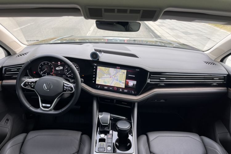 Used Volkswagen Touareg 2022 3.0 TSI Prestige Edition Classic Sport Package Interior 9