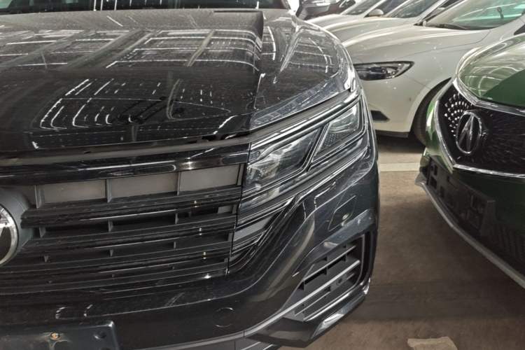 Used Volkswagen Touareg 2022 3.0 TSI Luxury Edition Black Diamond Sport Package Left Front Headlight