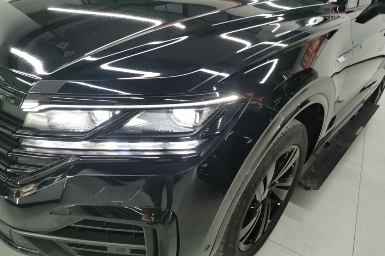 Used Volkswagen Touareg 2022 3.0 TSI Luxury Edition Black Diamond Sport Package Left Front Headlight