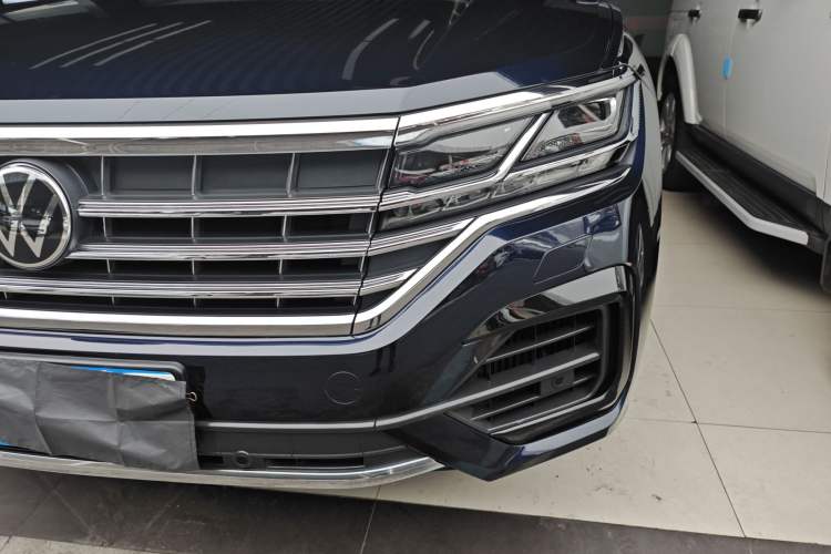 Used Volkswagen Touareg 2022 3.0 TSI Prestige Edition Classic Sport Package Left Front Headlight