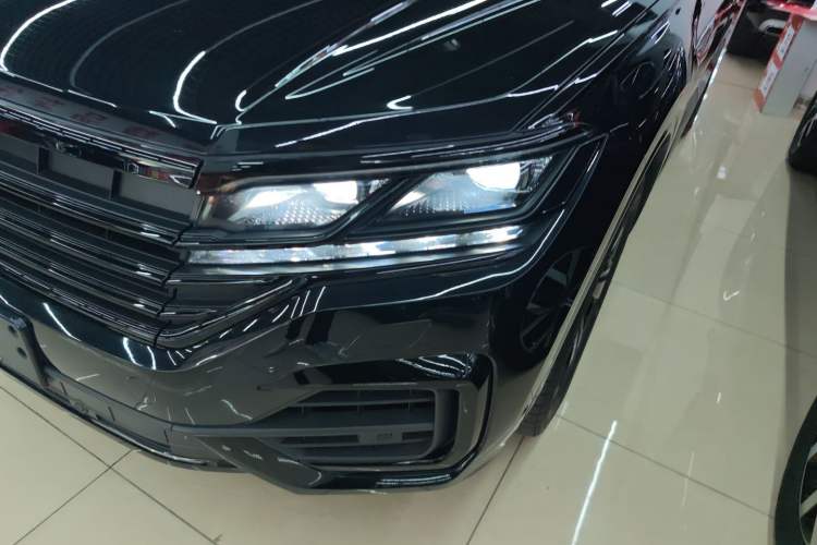 Used Volkswagen Touareg 2022 3.0 TSI Luxury Edition Black Diamond Sport Package Left Front Headlight