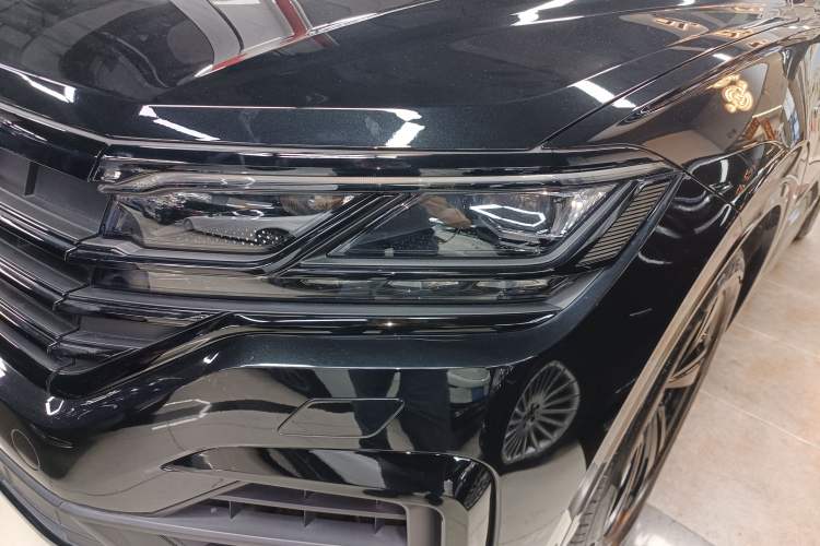 Used Volkswagen Touareg 2022 3.0 TSI Luxury Edition Black Diamond Sport Package Left Front Headlight