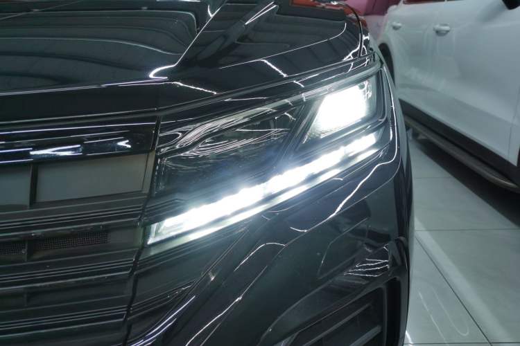 Used Volkswagen Touareg 2022 3.0 TSI Luxury Edition Black Diamond Sport Package Left Front Headlight
