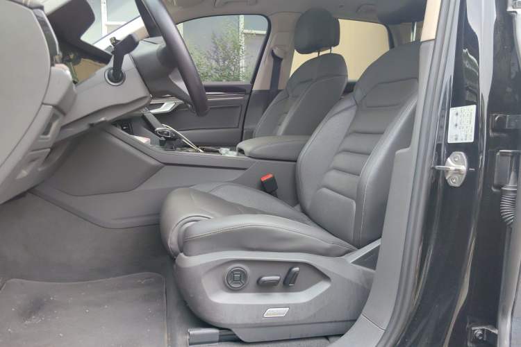 Used Volkswagen Touareg 2022 2.0 TSI RuiShang Edition Left Front Seat