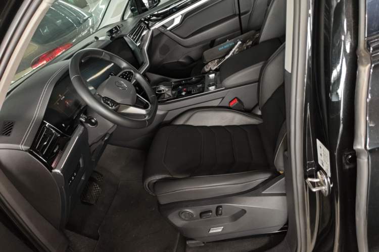 Used Volkswagen Touareg 2022 3.0 TSI Luxury Edition Black Diamond Sport Package Left Front Seat