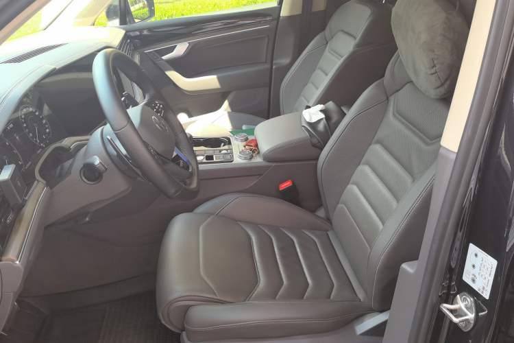 Used Volkswagen Touareg 2022 3.0 TSI Luxury Edition Black Diamond Sport Package Left Front Seat