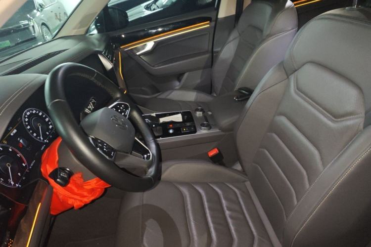 Used Volkswagen Touareg 2022 3.0 TSI Luxury Edition Black Diamond Sport Package Left Front Seat