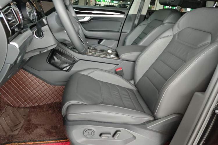 Used Volkswagen Touareg 2022 2.0 TSI Flagship Special Edition Left Front Seat