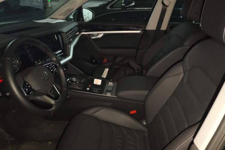 Used Volkswagen Touareg 2022 2.0 TSI Flagship Special Edition Left Front Seat