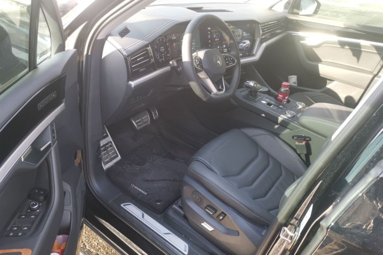 Used Volkswagen Touareg 2022 3.0 TSI Luxury Edition Black Diamond Sport Package Left Front Seat