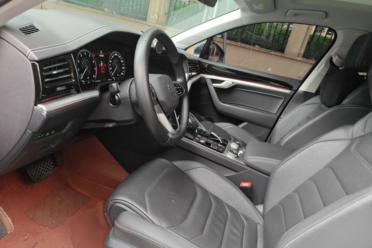 Used Volkswagen Touareg 2022 3.0 TSI Luxury Edition Black Diamond Sport Package Left Front Seat