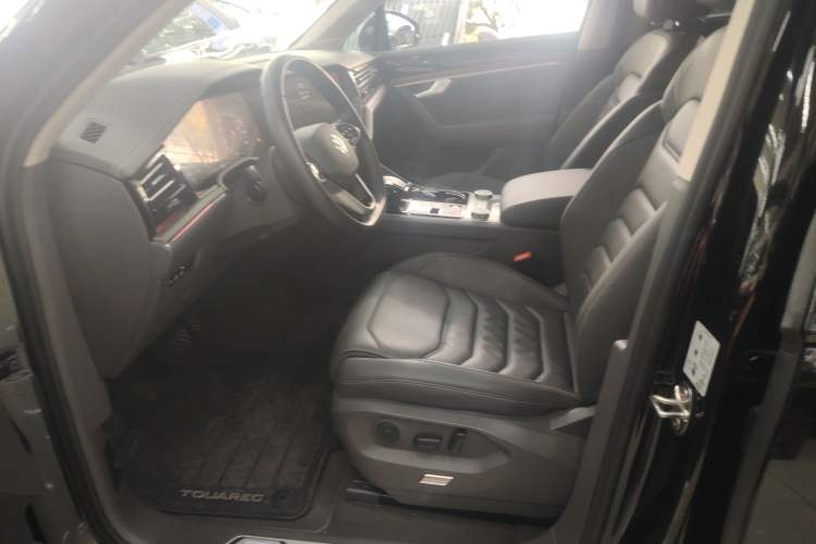 Used Volkswagen Touareg 2022 3.0 TSI Luxury Edition Black Diamond Sport Package Left Front Seat