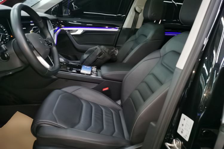 Used Volkswagen Touareg 2022 3.0 TSI Luxury Edition Black Diamond Sport Package Left Front Seat
