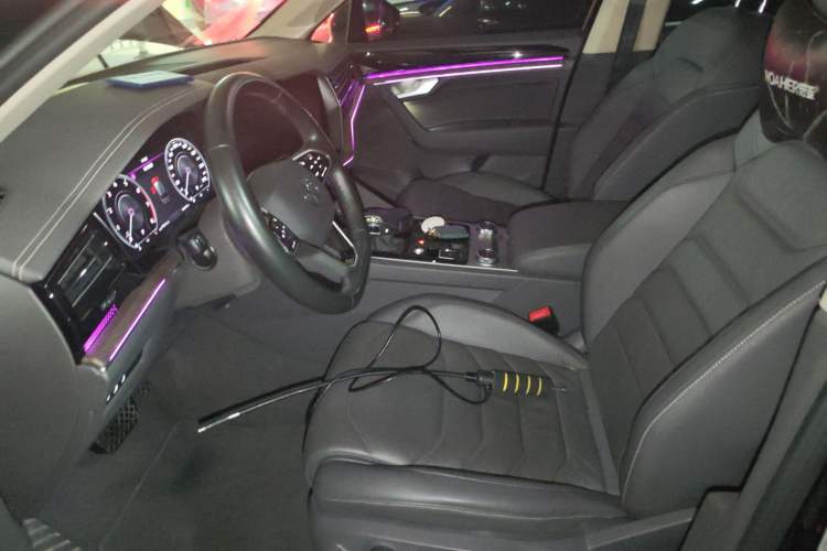 Used Volkswagen Touareg 2022 3.0 TSI Luxury Edition Black Diamond Sport Package Left Front Seat