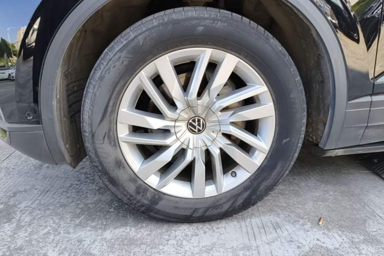 Used Volkswagen Touareg 2022 2.0 TSI Flagship Special Edition Left Front Wheel Hub
