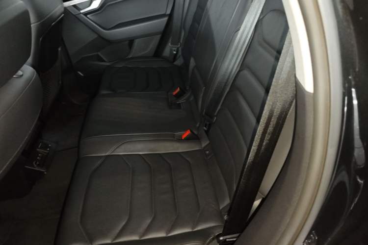 Used Volkswagen Touareg 2022 3.0 TSI Luxury Edition Black Diamond Sport Package Left Rear Seat