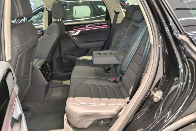 Used Volkswagen Touareg 2022 3.0 TSI Luxury Edition Black Diamond Sport Package Left Rear Seat