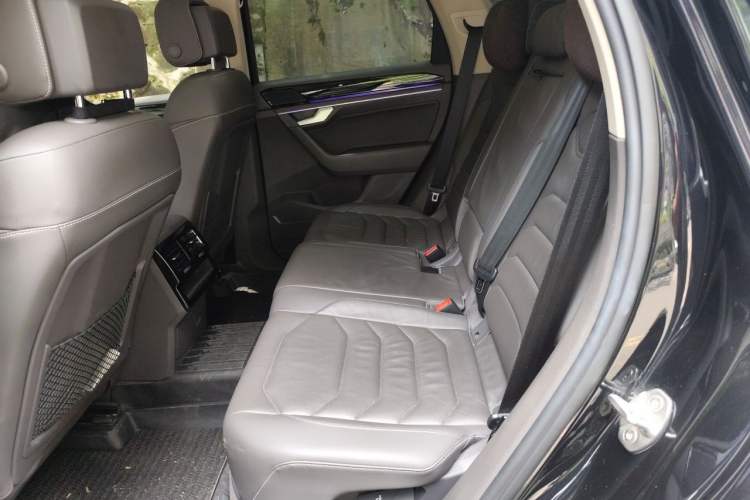 Used Volkswagen Touareg 2022 3.0 TSI Luxury Edition Black Diamond Sport Package Left Rear Seat