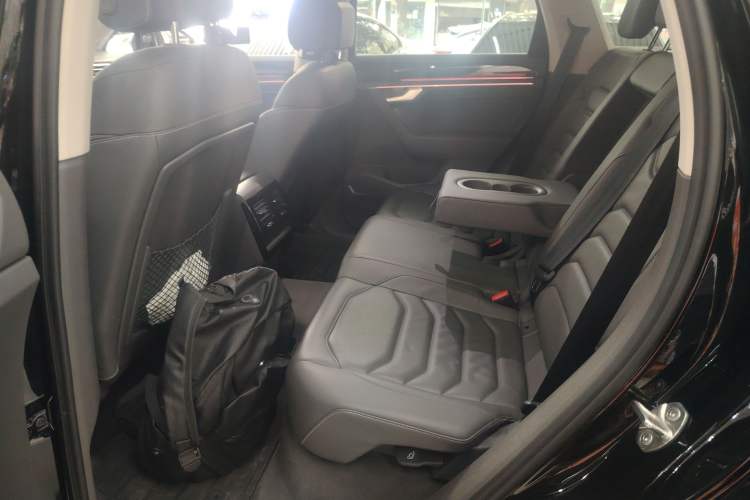 Used Volkswagen Touareg 2022 3.0 TSI Luxury Edition Black Diamond Sport Package Left Rear Seat