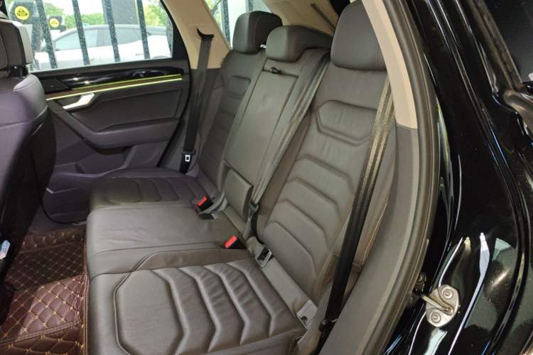 Used Volkswagen Touareg 2022 3.0 TSI Luxury Edition Black Diamond Sport Package Left Rear Seat
