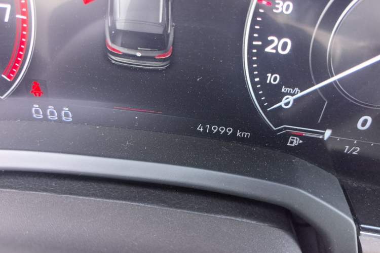 Used Volkswagen Touareg 2022 3.0 TSI Luxury Edition Black Diamond Sport Package Odometer Close Up