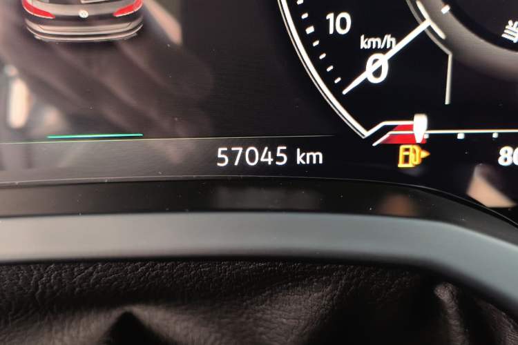 Used Volkswagen Touareg 2022 3.0 TSI Luxury Edition Black Diamond Sport Package Odometer Close Up