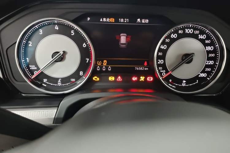 Used Volkswagen Touareg 2022 2.0 TSI Flagship Special Edition Odometer Close Up