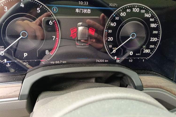Used Volkswagen Touareg 2022 3.0 TSI Prestige Edition Classic Sport Package Odometer Close Up