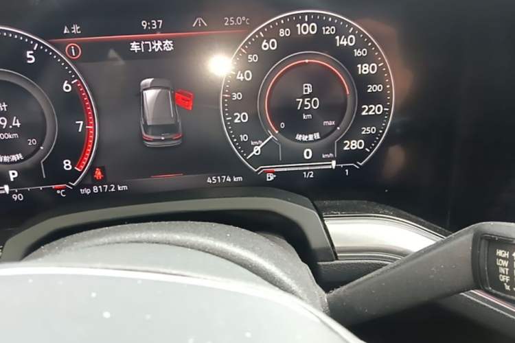 Used Volkswagen Touareg 2022 2.0 TSI RuiShang Edition Odometer Close Up