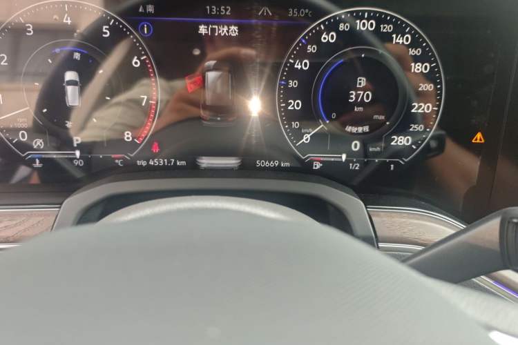 Used Volkswagen Touareg 2022 3.0 TSI Luxury Edition Black Diamond Sport Package Odometer Close Up